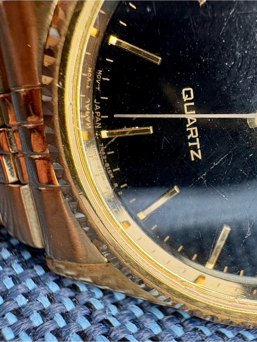 Vintage Seiko Day-Date Quartz (Ref. 7N43-8111) – Gold Tone / Black Dial - Picture 8 of 11